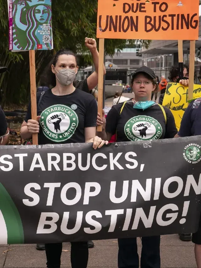 Starbucks red cup day 2022 look fast