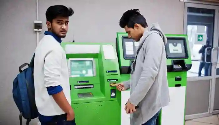 ATM Se Paise Kaise Nikale Jaate Hain